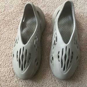 Yeezy Foam Runner in Stone Stage size 13. If you wear a 12, you need these in 13